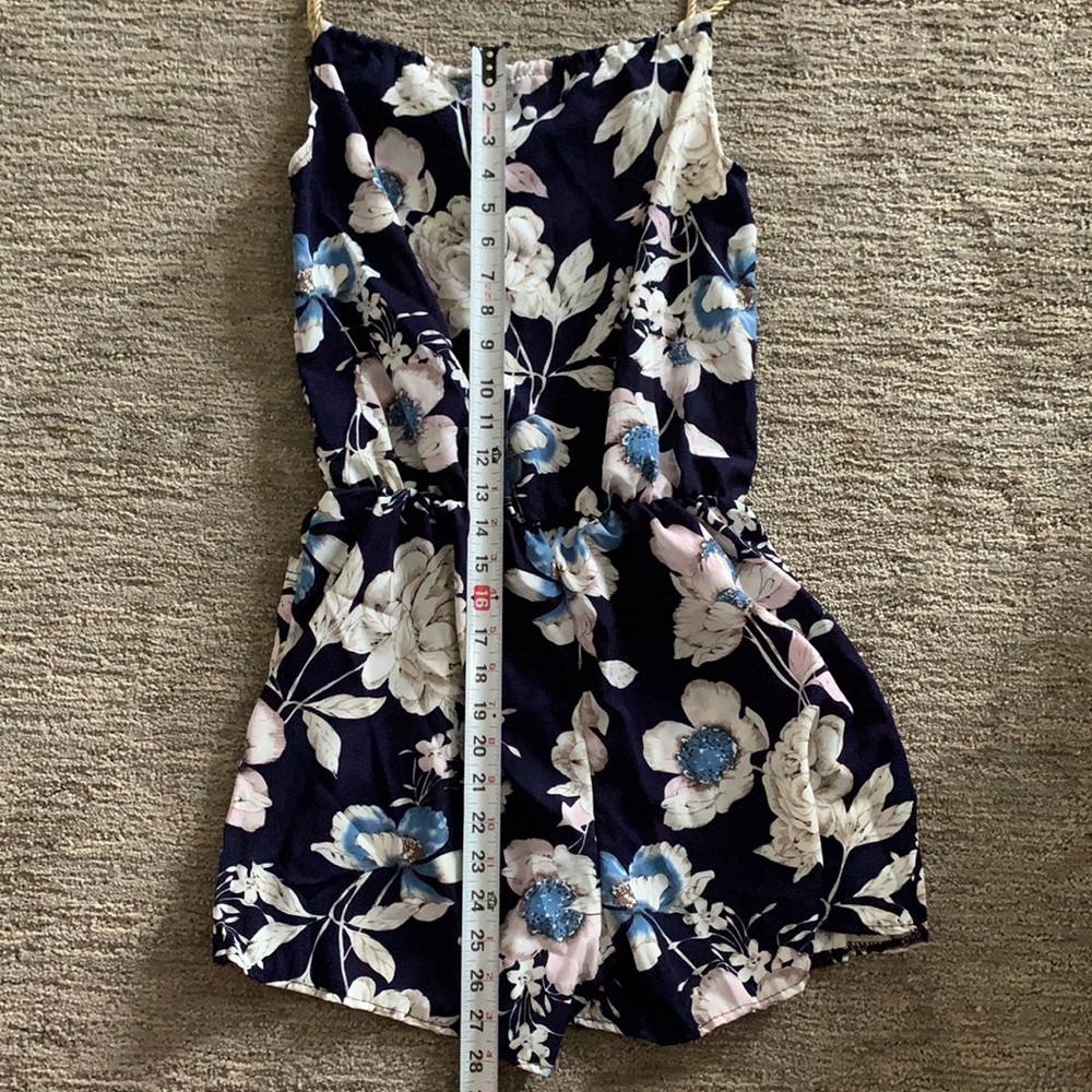 Navy/white floral romper - Picture 3 of 11